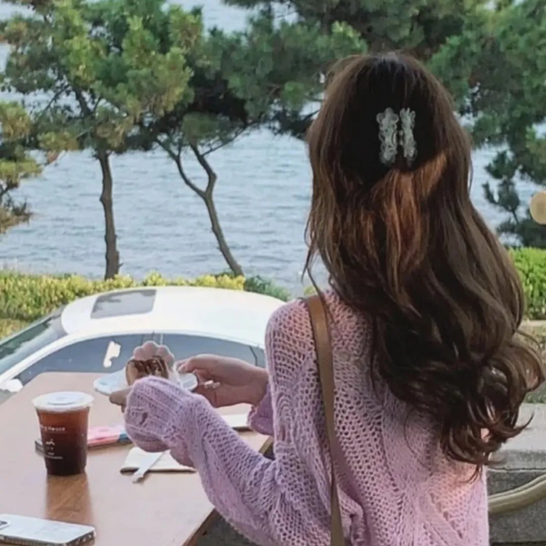 小娇妻眼一红，冷面教授轻声哄